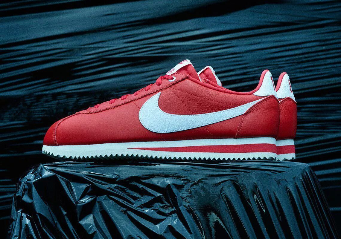 Найк выпустят. Nike Cortez stranger things. Nike Classic Cortez stranger things. Nike Cortez x stranger things. Nike Tailwind x очень странные.