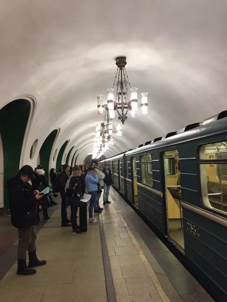 Метров вднх. Вднх станция метро. московский метрополитен станция вднх. станция метро вднх внутри. станция вднх москва.