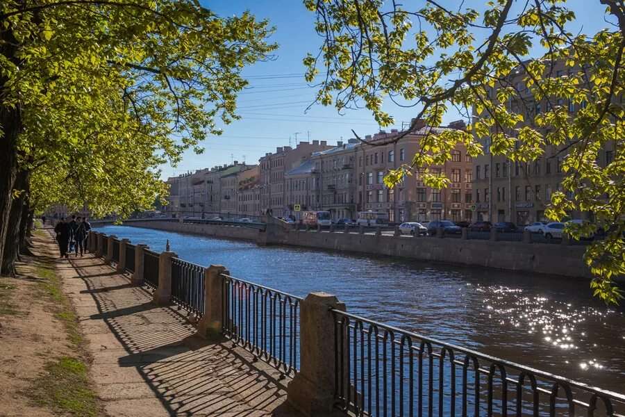 Какой будет май в санкт петербурге. Улицы Питера летом. Петербург весной. Улицы Петербурга весной.