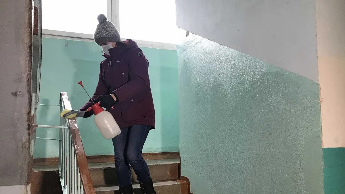 Работа дом уборщица подъездов. Уборка подъездов. обработка подъезда. мытье полов в подъезде. подъезд.