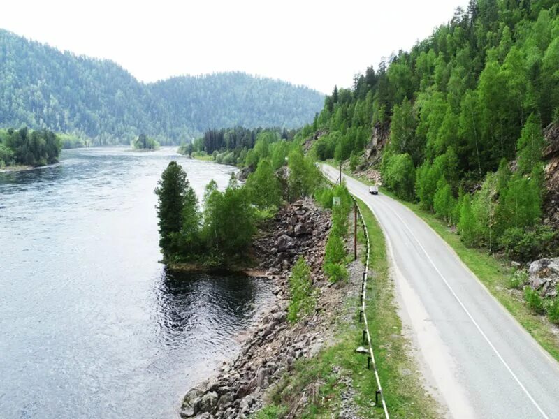 Турочак горно алтайск. Чуйский тракт Алтай. Горно-Алтайск Телецкое озеро. Чуйский тракт озеро Телецкое. Чуйский тракт Алтай озеро.