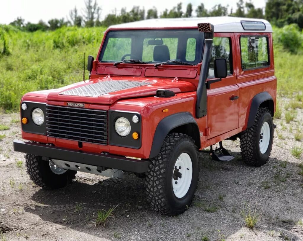 Defender красный. Ленд Ровер Дефендер 90. Ленд Ровер Дефендер красный. Land Rover Defender 90 красный. Ленд Ровер Дефендер старый.