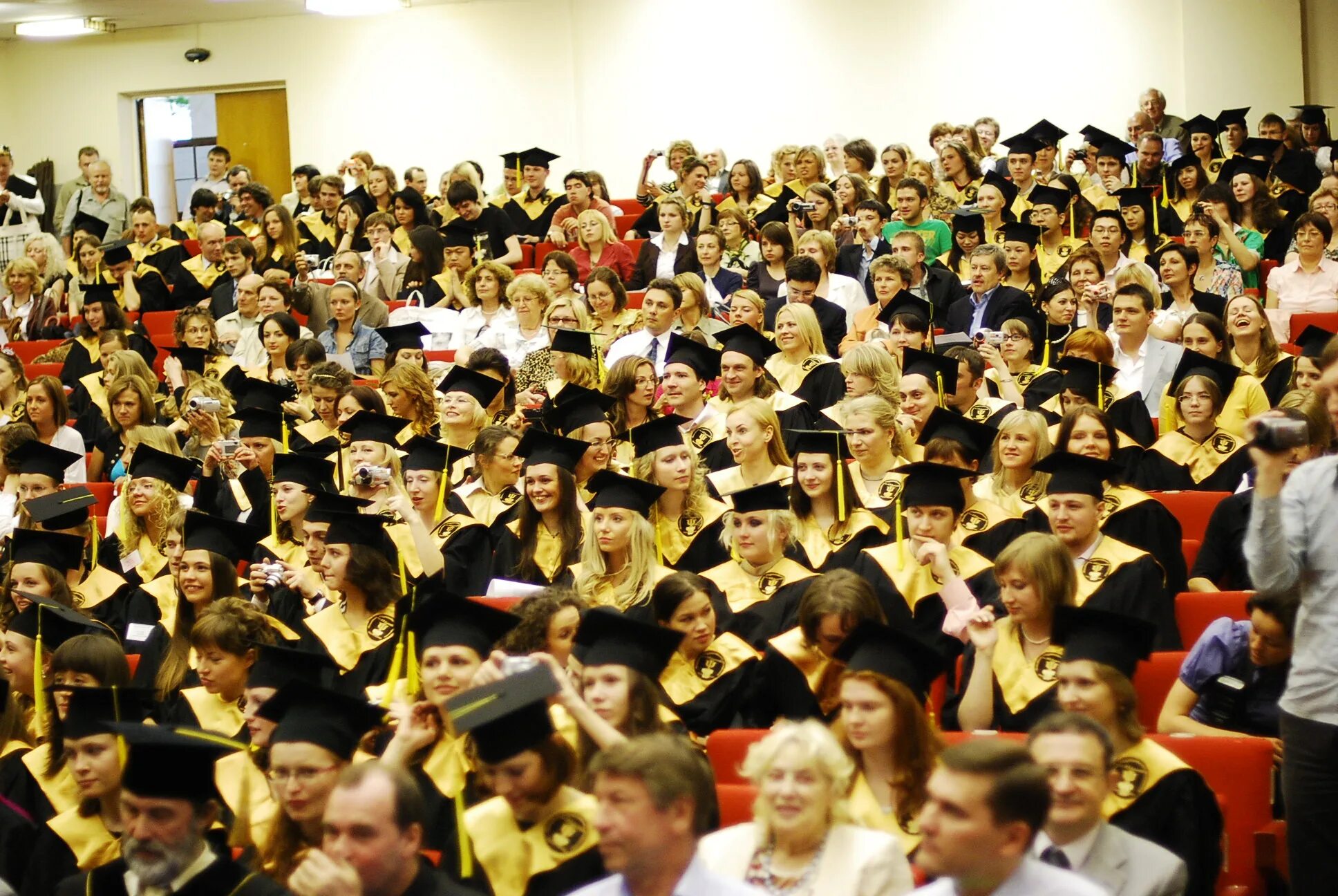 юрфак мгу юридический факультет. юридический факультет мгу выпускники юридического факультета мгу. мгу юрфак магистратура. мгу юридический факультет студенты. юрфак мгу аудитории.
