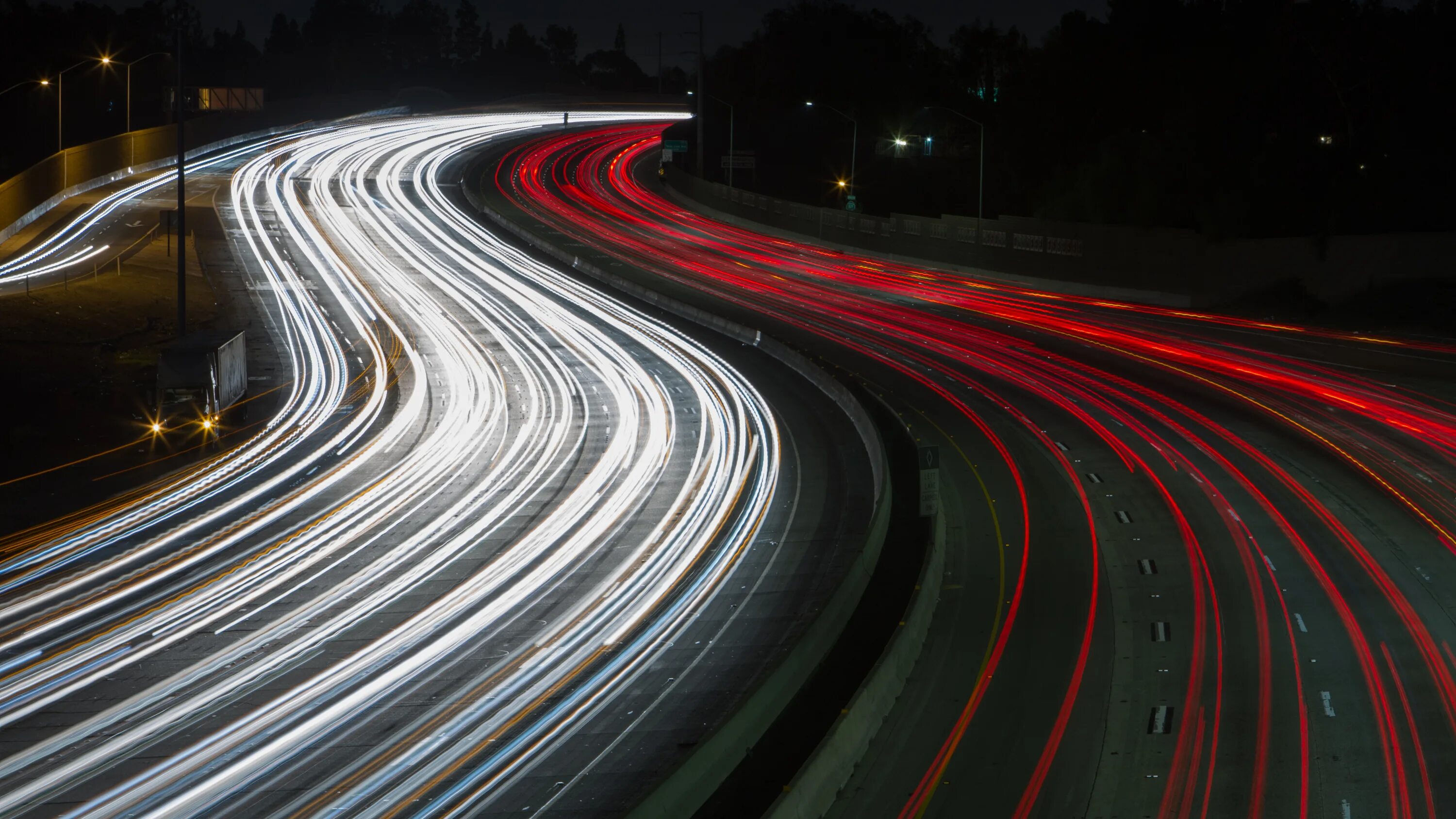 Съемка на длинной выдержке. Движение машины выдержка. Выдержка огни. Машины на длинной выдержке. Длинная выдержка на андроид.