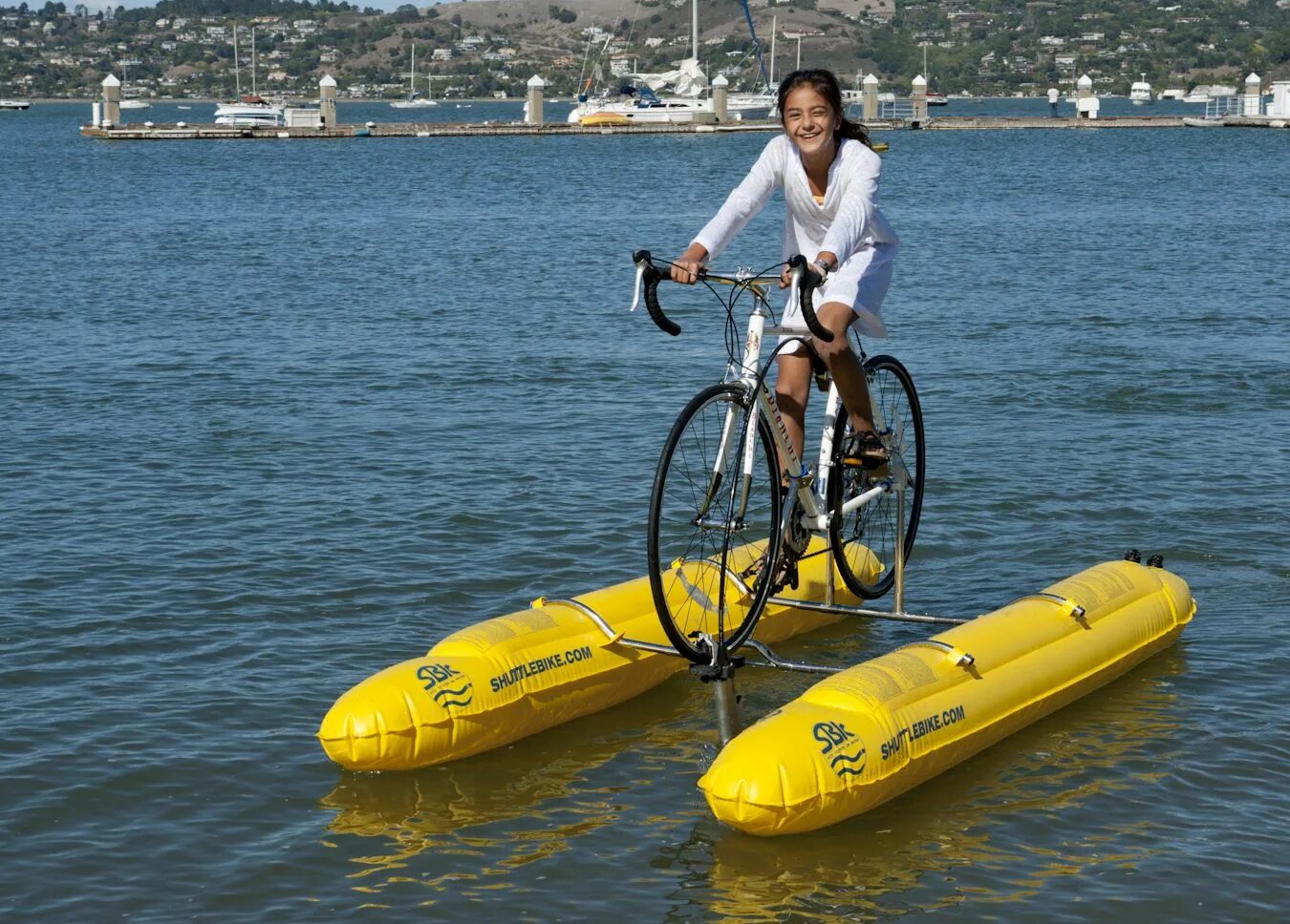 Water bike. Shuttle Bike Водный велосипед. Катамаран sunlight 5. Водный велосипед Schiller. Катамаран монобаллон.