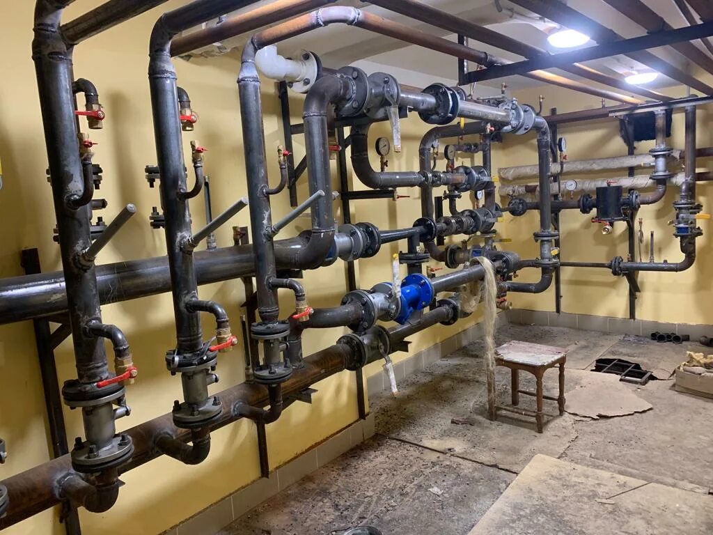 Тепловой пункт ml-53. Тепловой узел в многоквартирном доме. 02. Итп в многоквартирном доме. Узел отопления в многоквартирном.