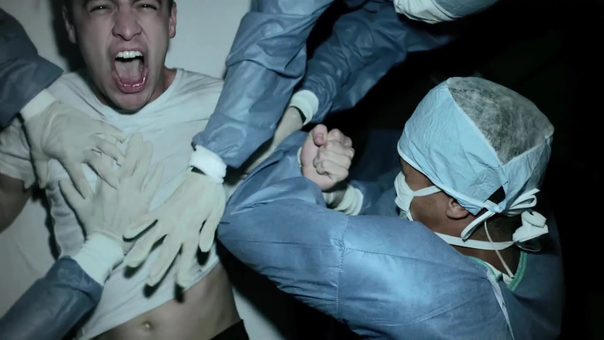 Девушка выбирает вещи. Мужчина выбирает одежду. This that одежда. Фото девушки примеряют одежду. This is new clothes.