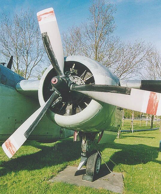 Грумман s2f1 "сентинел". Tracker 2 325. Боб грумман. Tracker 2 shartnoma fotolar. S-2f tracker (s-2e / s-2g).