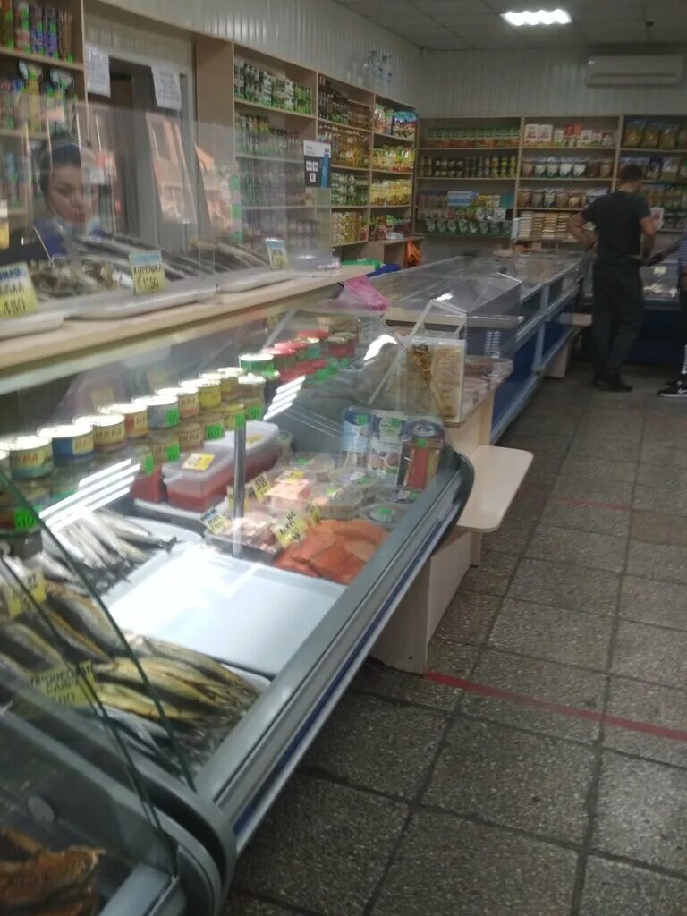 рыба на кубанском рынке в симферополе. свежая рыба симферополь. евпаторийское шоссе 6 симферополь. рыбное место челябинск магазин. рыба в симферополе.