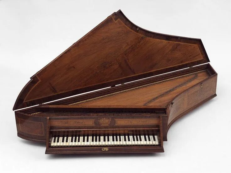 Спинет. Гармонь, челеста, клавесин, клавикорд. Спинет струнный музыкальный инструмент. Спинет. Спинет струнный музыкальный инструмент ,белый.