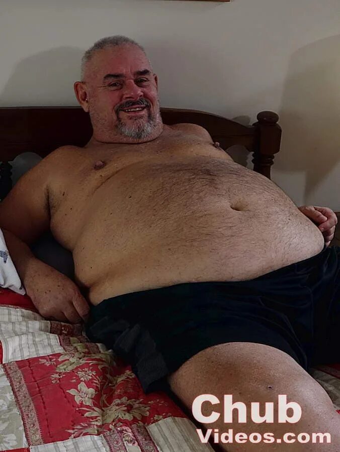 Настоящий daddy. Daddy bear orient. Beefy guy. Thom austin бодибилдер. Волосатый мачо.
