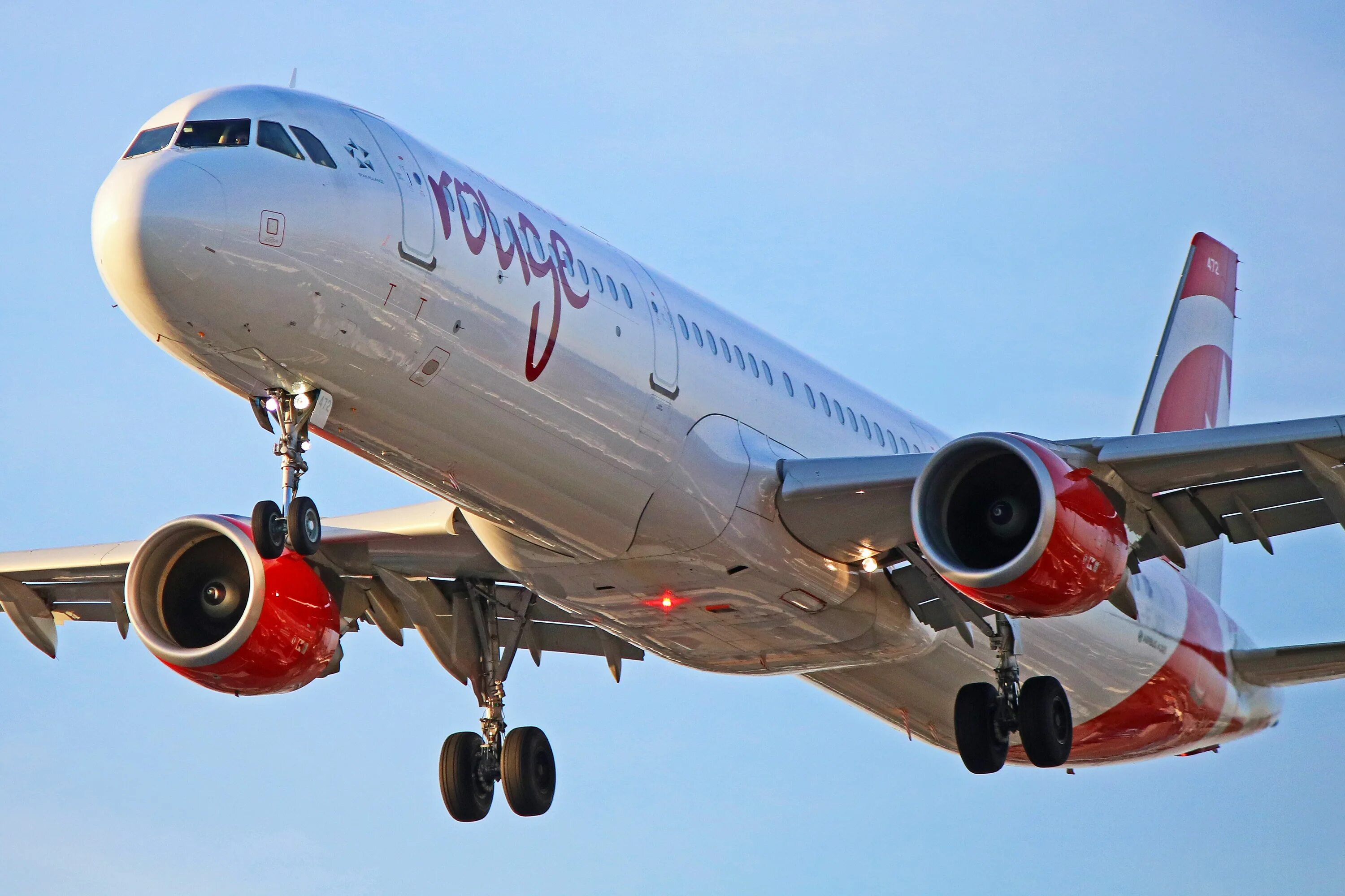 Аэробус 321 фото. Эйрбас а321 нео. Airbus a321 ямал. Аэробус 321 фото. Аэробус а321 100/200.