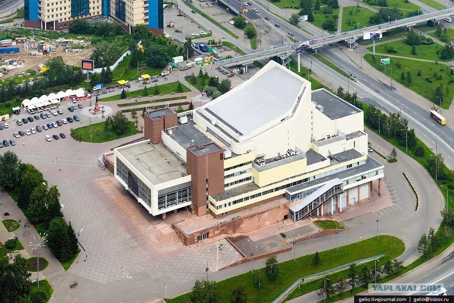 малый зал филармонии красноярск. афонтово, красноярск, афонтовский переулок, 7. бкз красноярск 1995. сцена бкз красноярск. концертный зал красноярск.