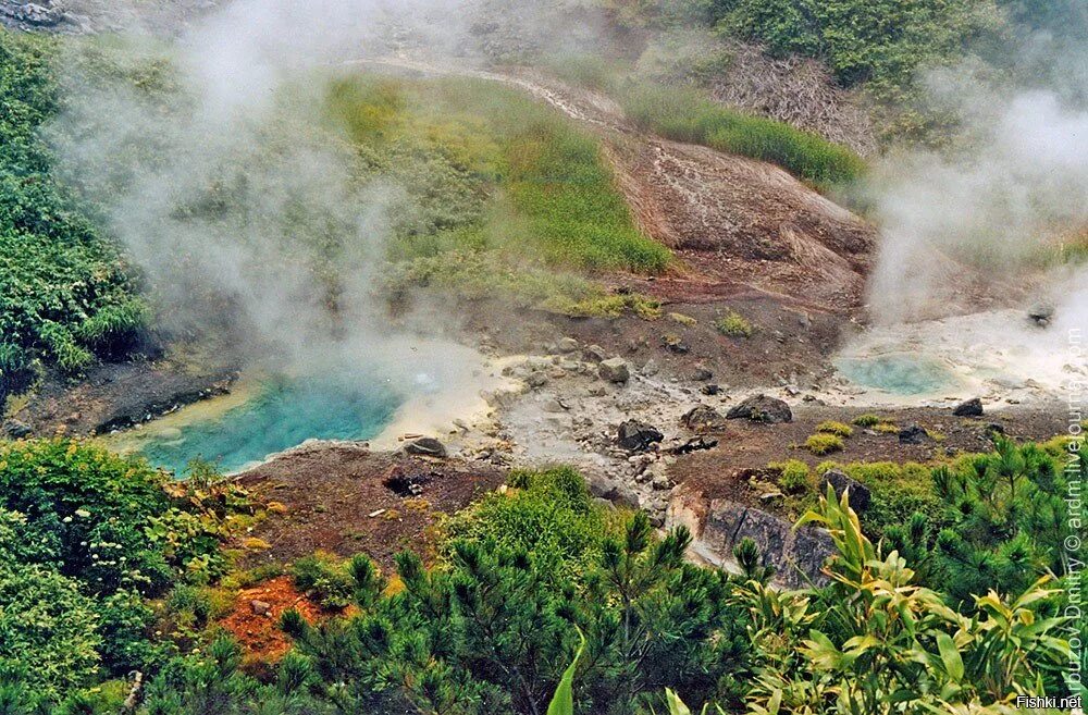 Вулкан баранского остров итуруп. Итуруп гейзеры баранского. На горячих сахалин. Термальные источники остров кунашир. Вулкан баранского остров итуруп.