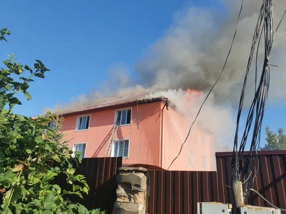 Пожар 11. Крупнейшие пожары. Горит завод. Пожар ночью. Пожар на складе.