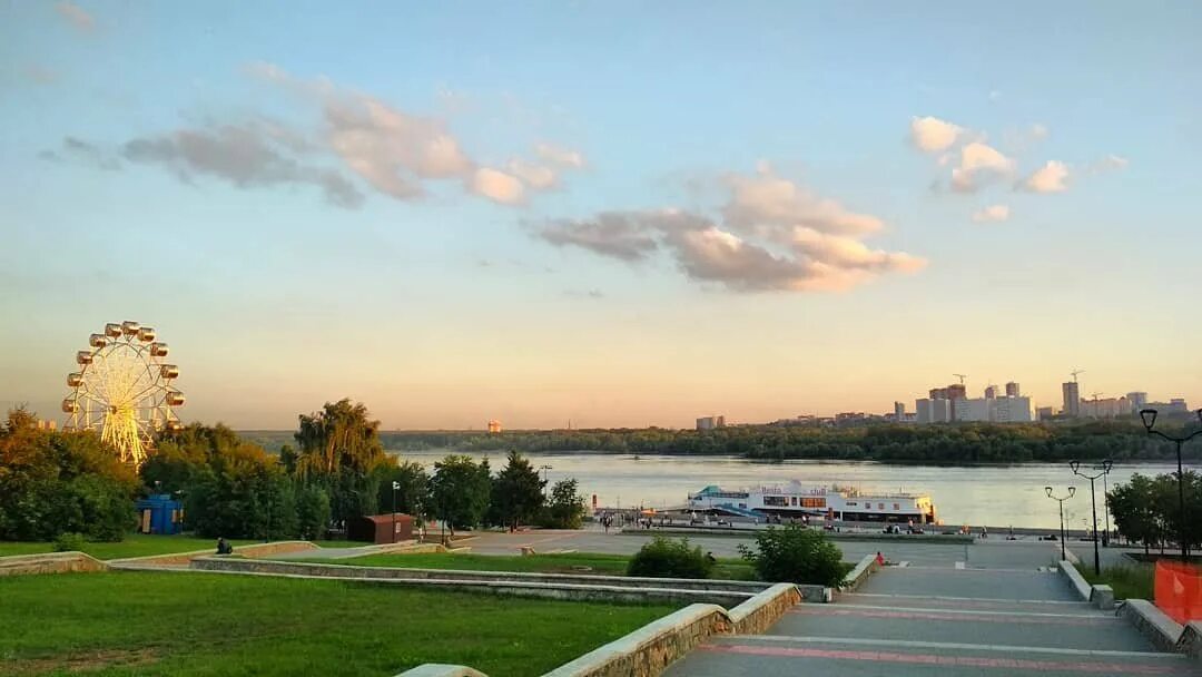 Набережная 17 новосибирск. Парк городское начало новосибирск. Михайловская набережная новосибирска, река обь. Набережная 17 новосибирск. Михайловская набережная новосибирск новосибирск.