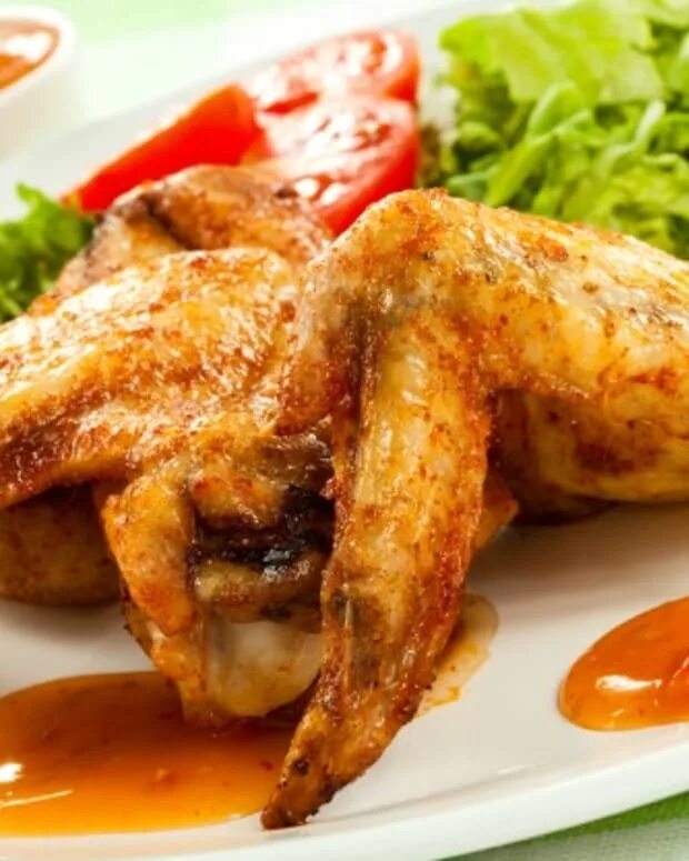 Крылышки из индейки. Крылышки запеченные в аэрогриле. Крылья индейки в духовке. Индюшиные крылья в духовке. Крылья индейки вкусно.