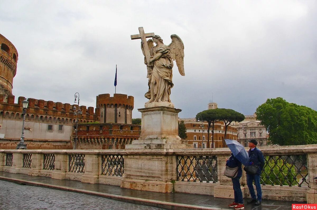Мостик любви. Человек на мосту. Набережная гренель в париже фото. На мосту ангелы и их работа. Лестница в небо ангелы.