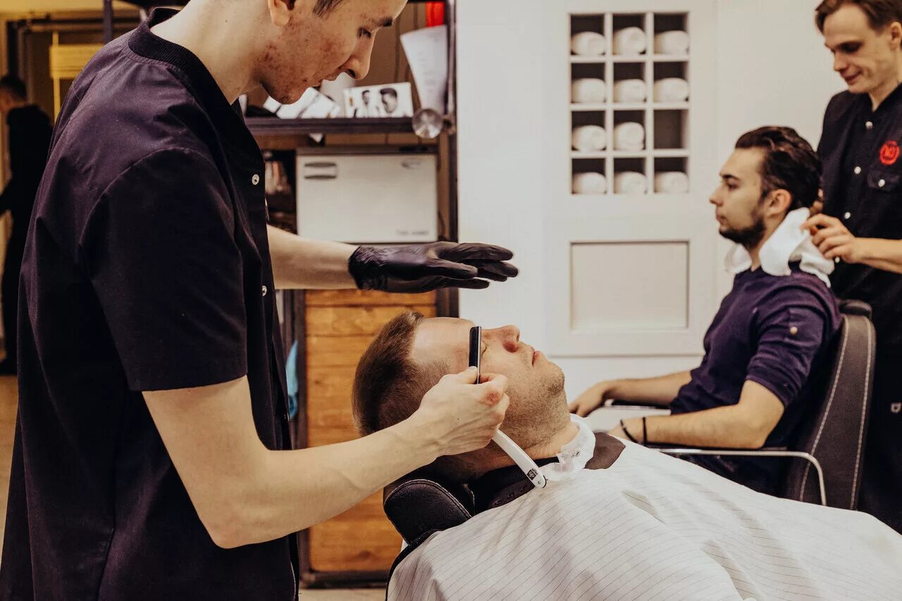Мужская парикмахерская казань. Topgun barbershop казань. Баннер для мужской парикмахерской. Мужская парикмахерская казань. Мужская парикмахерская казань.