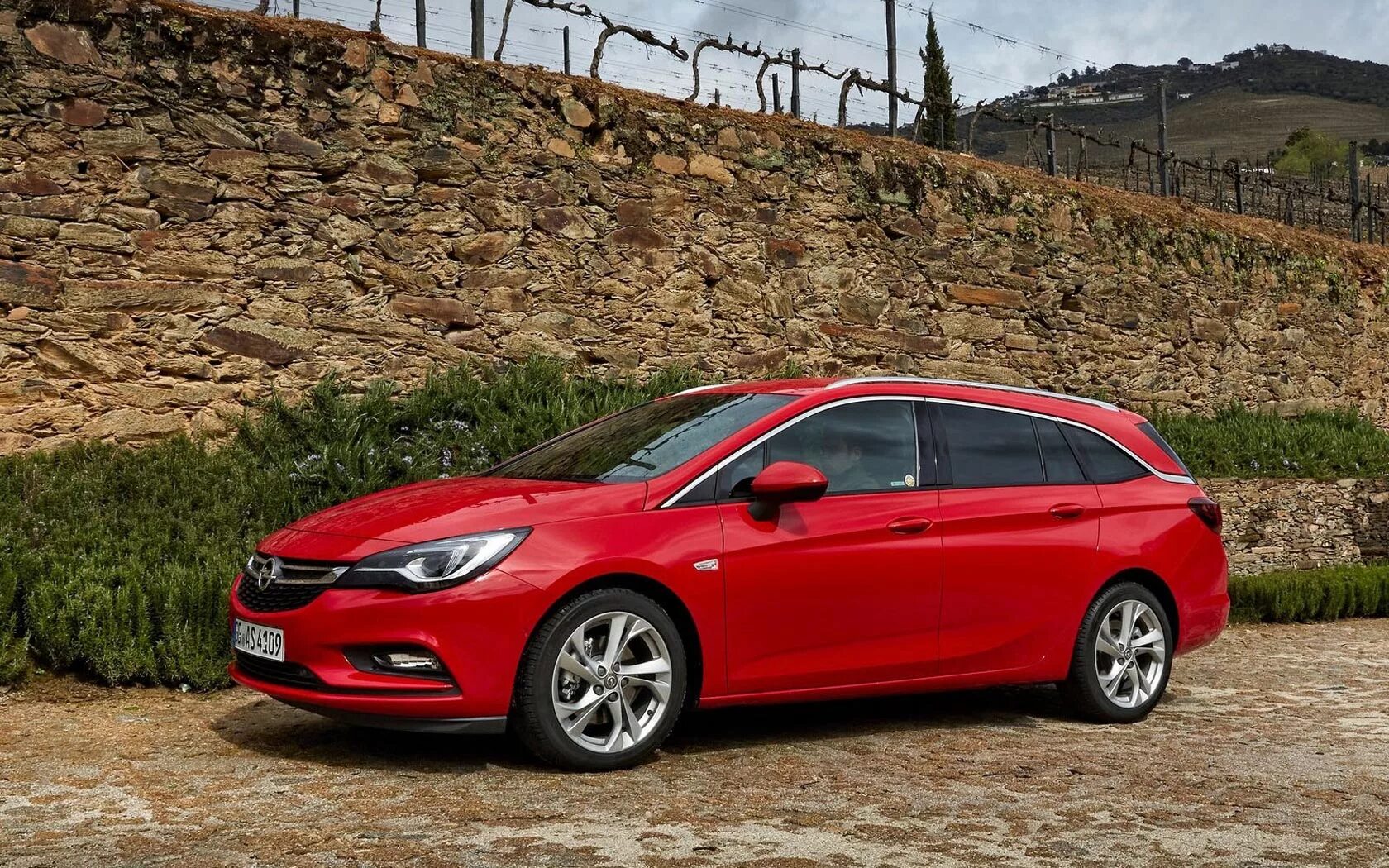 Opel Astra Sports Tourer 2015. Opel Astra Sport Tourer (2010-2015) седан. Opel Astra GS line.