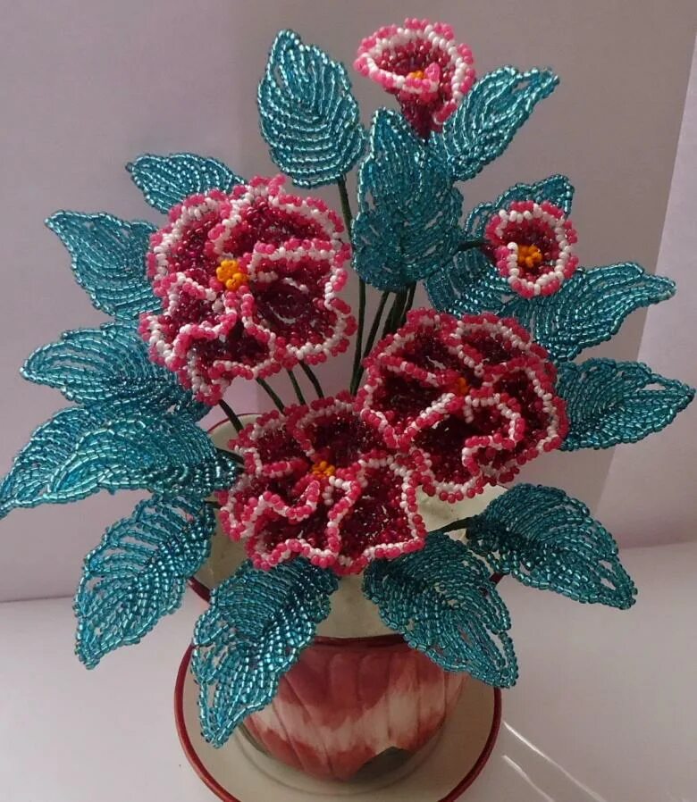 Из бисера. Фиалка махровая 2хцветная. Цветы из бисера. Мк фиалка махровая. Бисерный бонсай цветущий.