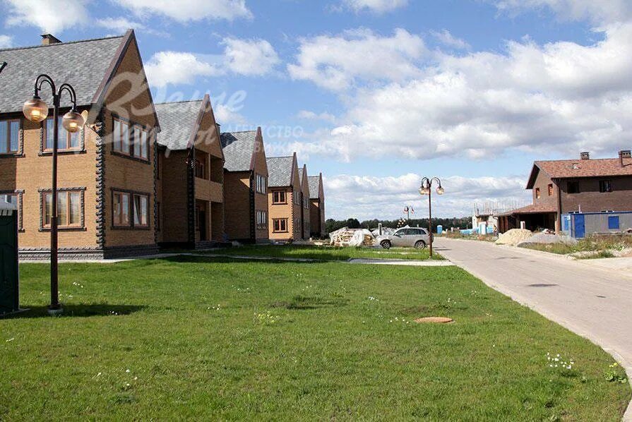 Поселок апрелевка парк. Апрелевка парк таунхаусы. Апрелевка парк таунхаусы. Апрелевка парк поселок. Апрелевка коттеджные.