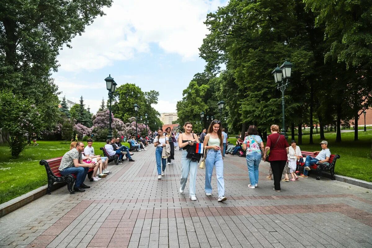 1 июня в московском. Москва в июне. Россия Москва. Москва сейчас фото. День России 2022 в Москве фото.