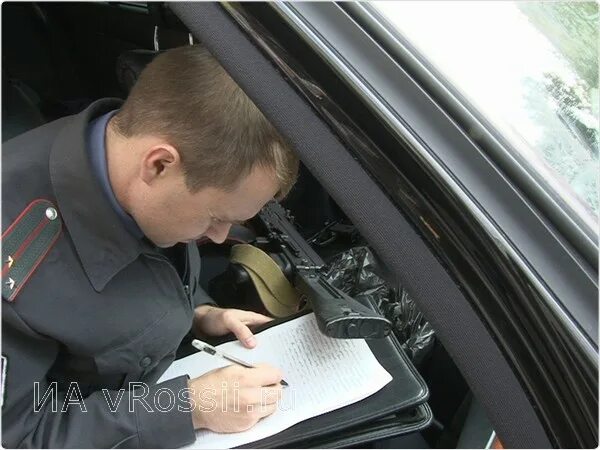 дебошир 4 буквы