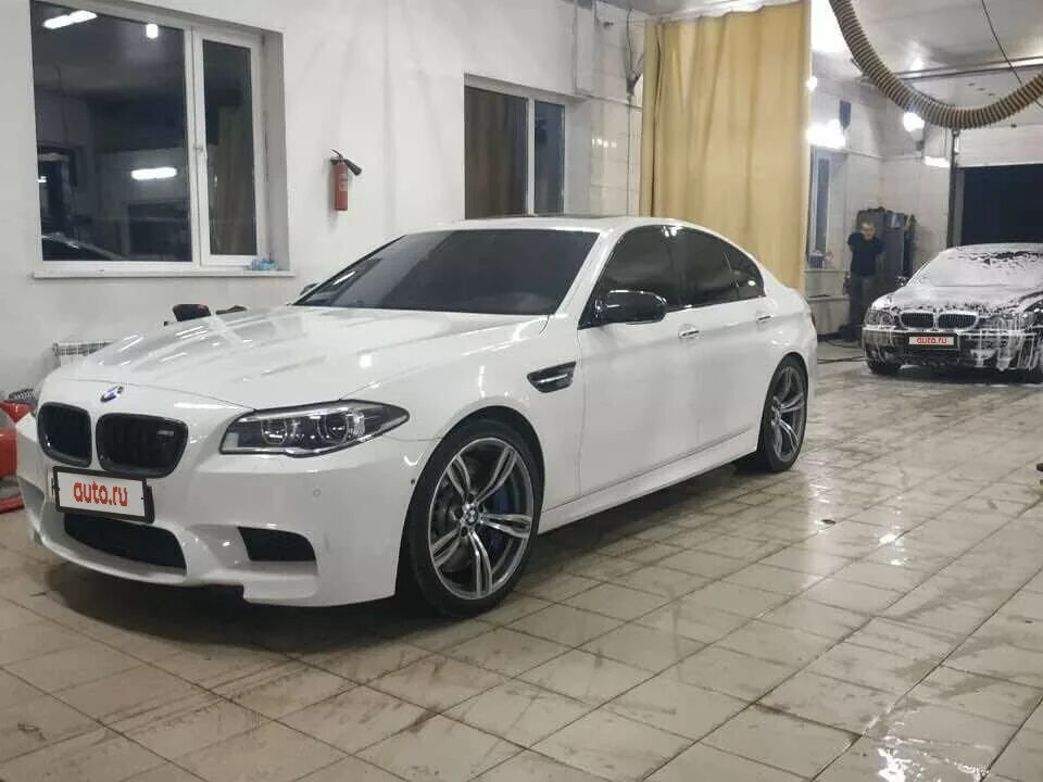 Bmw f10 белая. Бмв м 5 белая. Bmw m5 f10 2012. Бмв 5 ф10 белая. Bmw m5 f90 competition white.