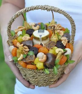 Корзина из сухофруктов