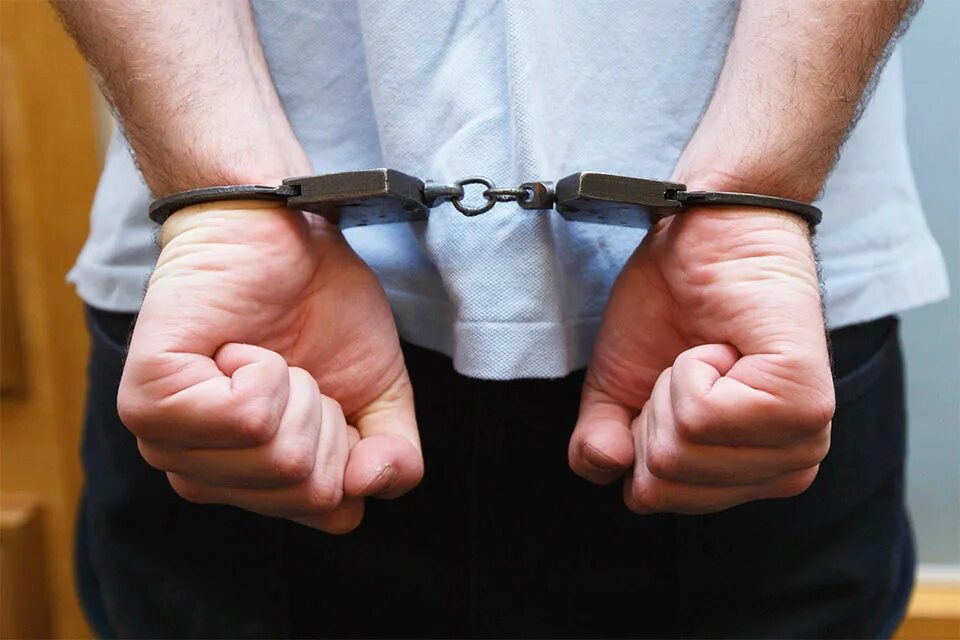 Фсин сизо махачкала. Уголовная ответственность подозреваемых и обвиняемых. Полиция наручники. Заключение под стражу. Уголовный адвокат.