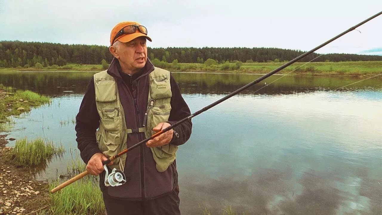 Гребной канал рыбалка москва. Канал рыбалка на реке. Место для рыбалки. Рыбалка на маленькой речке. Река оять рыбалка.