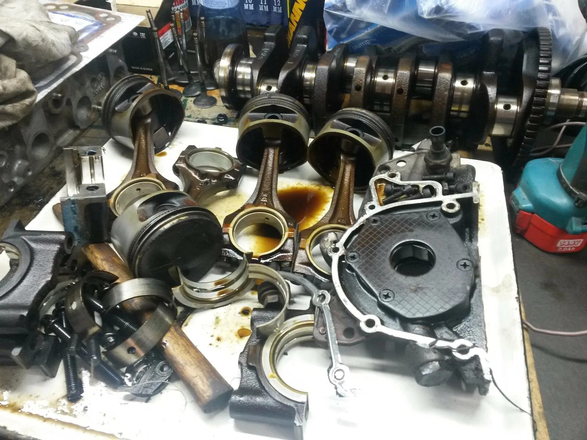 Что лучше капитальный ремонт или контрактный двигатель. Капремонт двигателя автомобиля. Проверка контрактного двигателя перед покупкой. Капремонт двигателя или контрактный двигатель. Капремонт мотора в12с1.