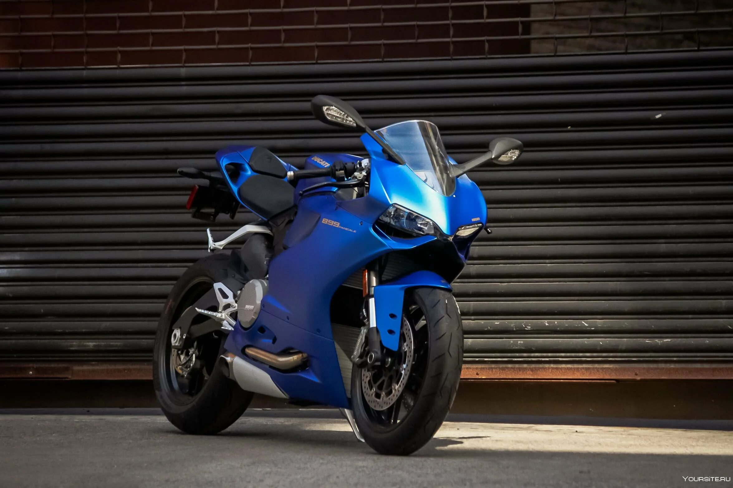 Синий байк. Электромотоцикл panigale. мотоцикл ducati panigale синий. электромотоцикл дукати панигале. дукати панигале электромотоцикл синий.