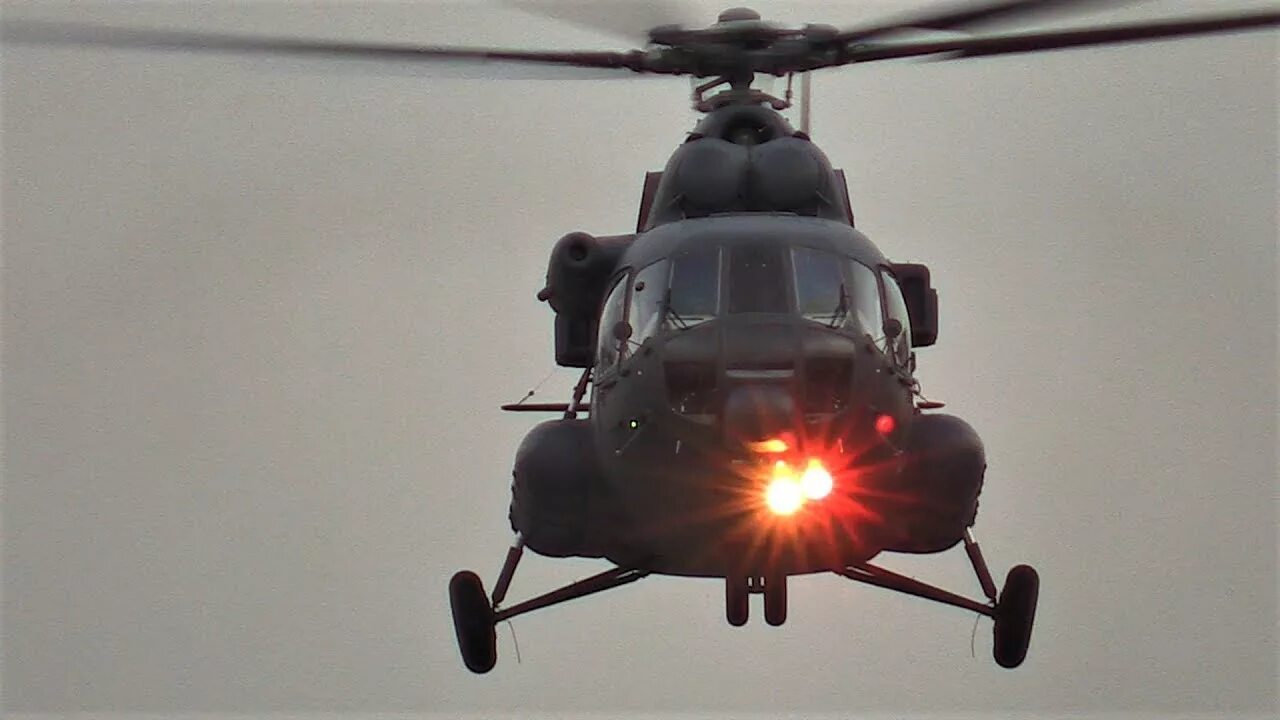 Вертолет видео песни. Ми 8 спереди. Mi 8 AMT вертолет. Ми-8 вид спереди. Ми-8 АМТ вертолёты России.