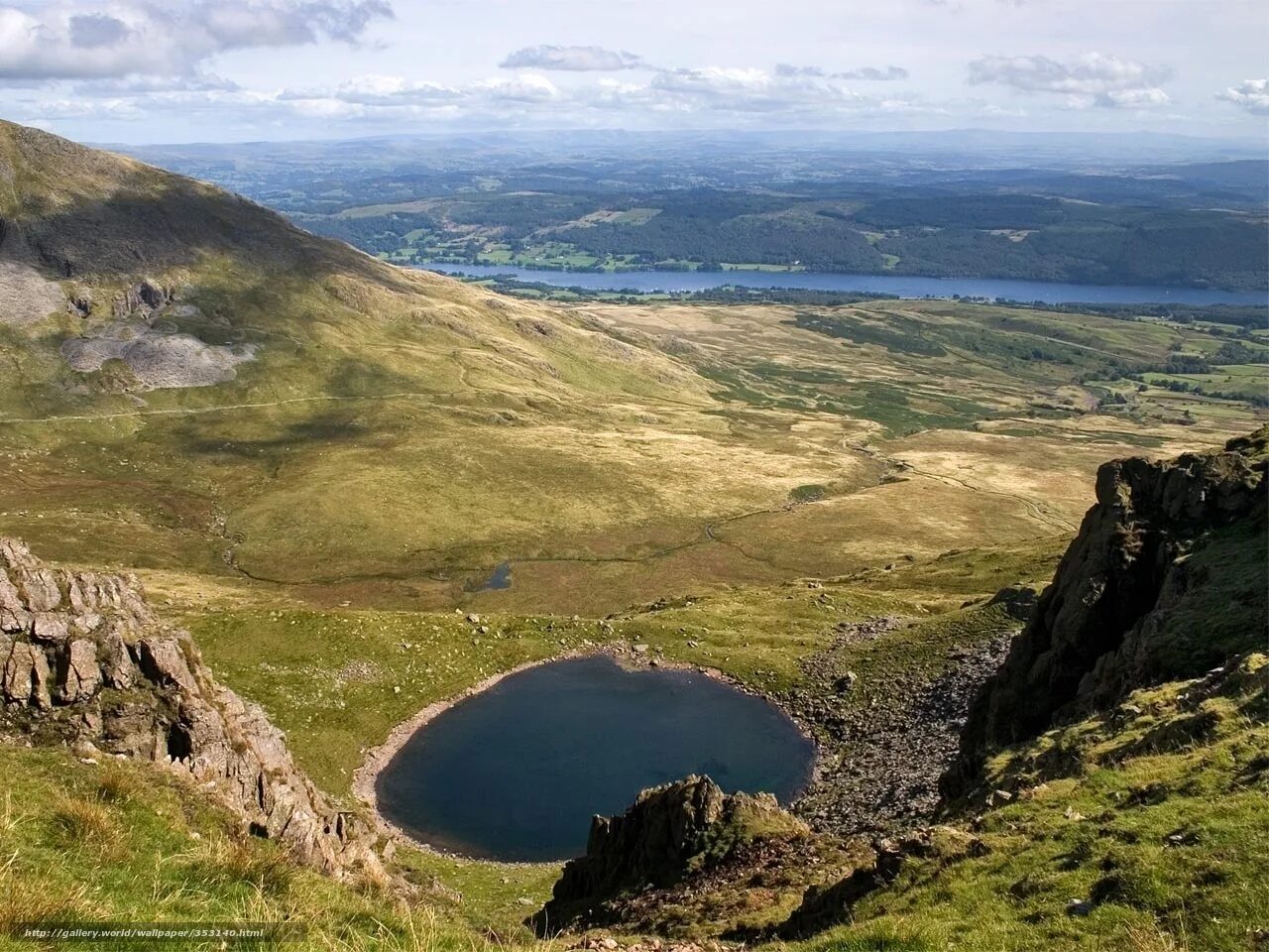 Гора круглая Белокуриха. Круглое озеро в горах. Круглая фотография горы. Озеро круглое на горе. Округлая гора