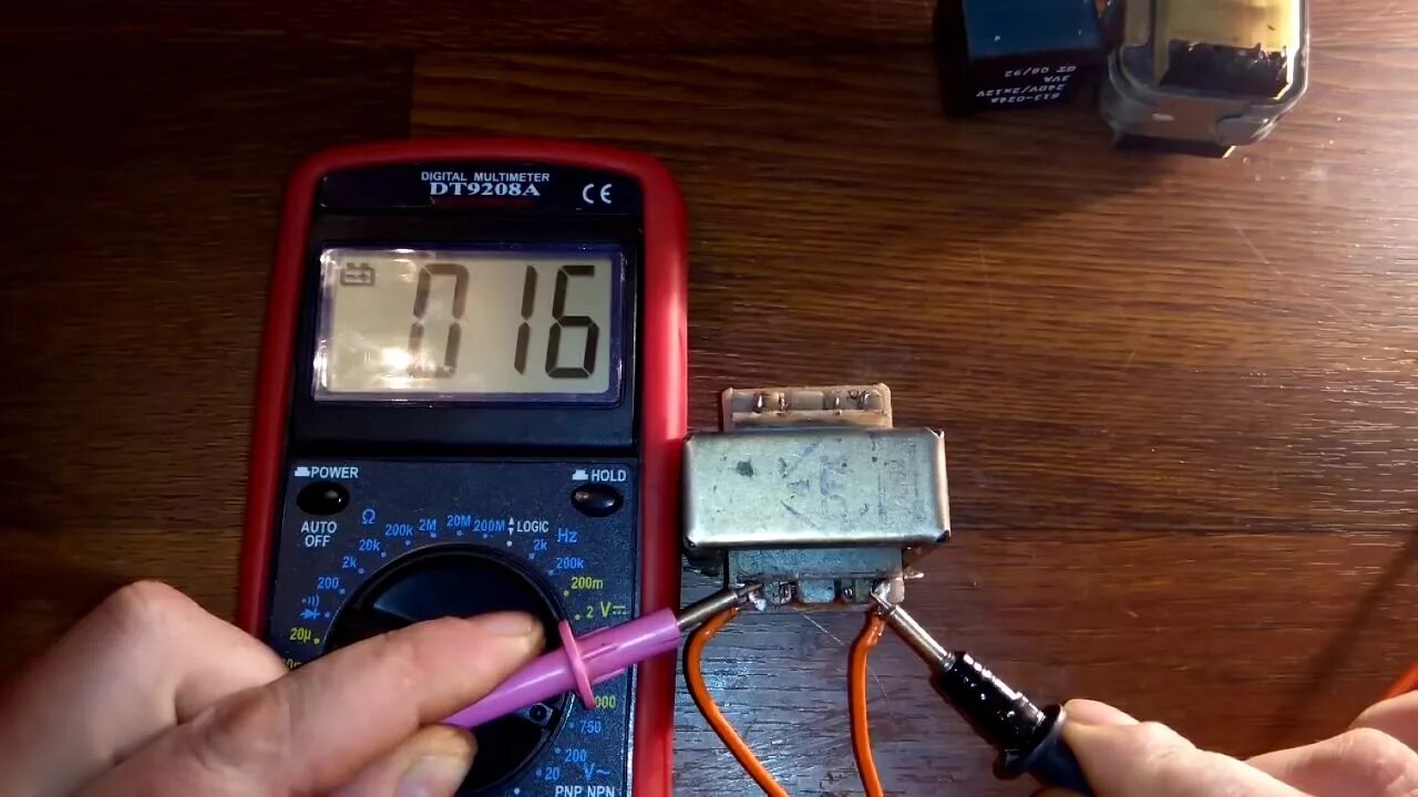 Как прозвонить трансформатор. Прозвонка обмоток трансформатора мультиметром. Прозвонить обмотки трансформатора. Прозвонить трансформатор понижающий. Прозвонить катушку трансформатора.