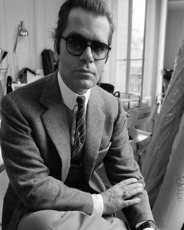 Карл кутюрье кутюрье лагерфельд коллекции. Карл отто лагерфельд. Главный модельер. Модельер шанель карл лагерфельд. Карл лагерфельд модельеры.