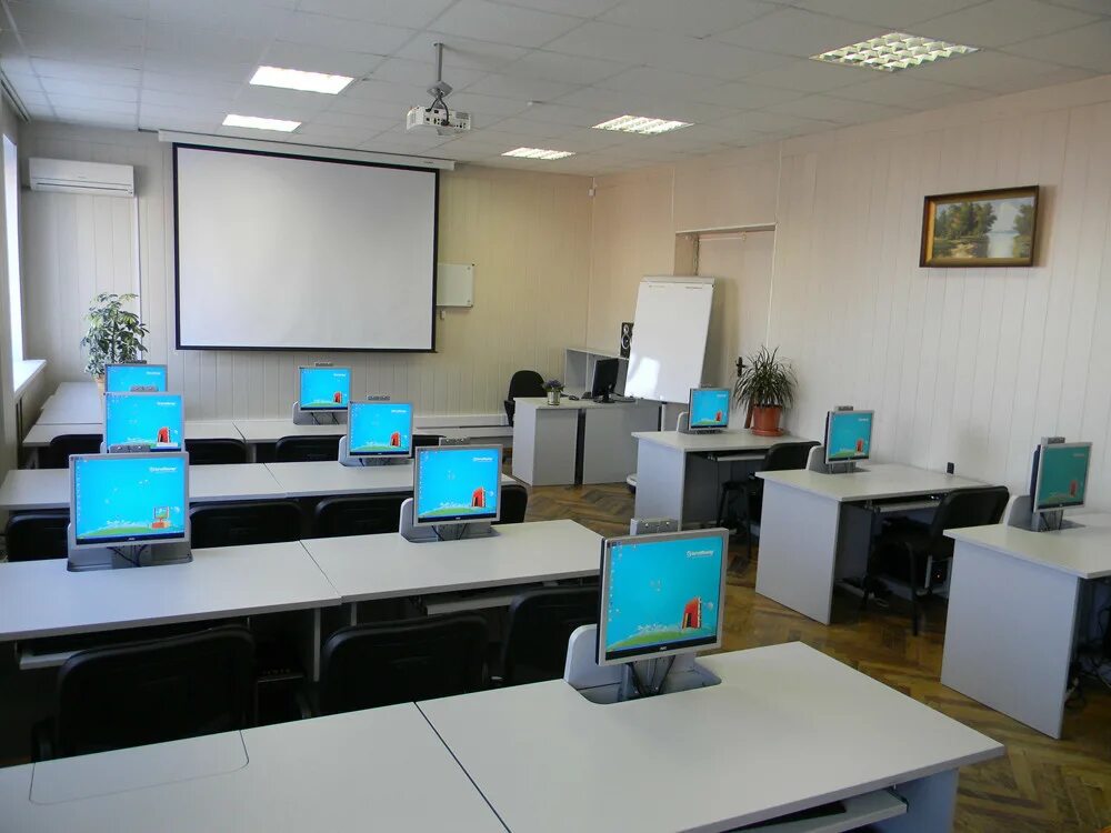 Учебные компьютерные классы. Интерьер компьютерного класса. Красивый компьютерный класс. Классы в АЙТИ школа.