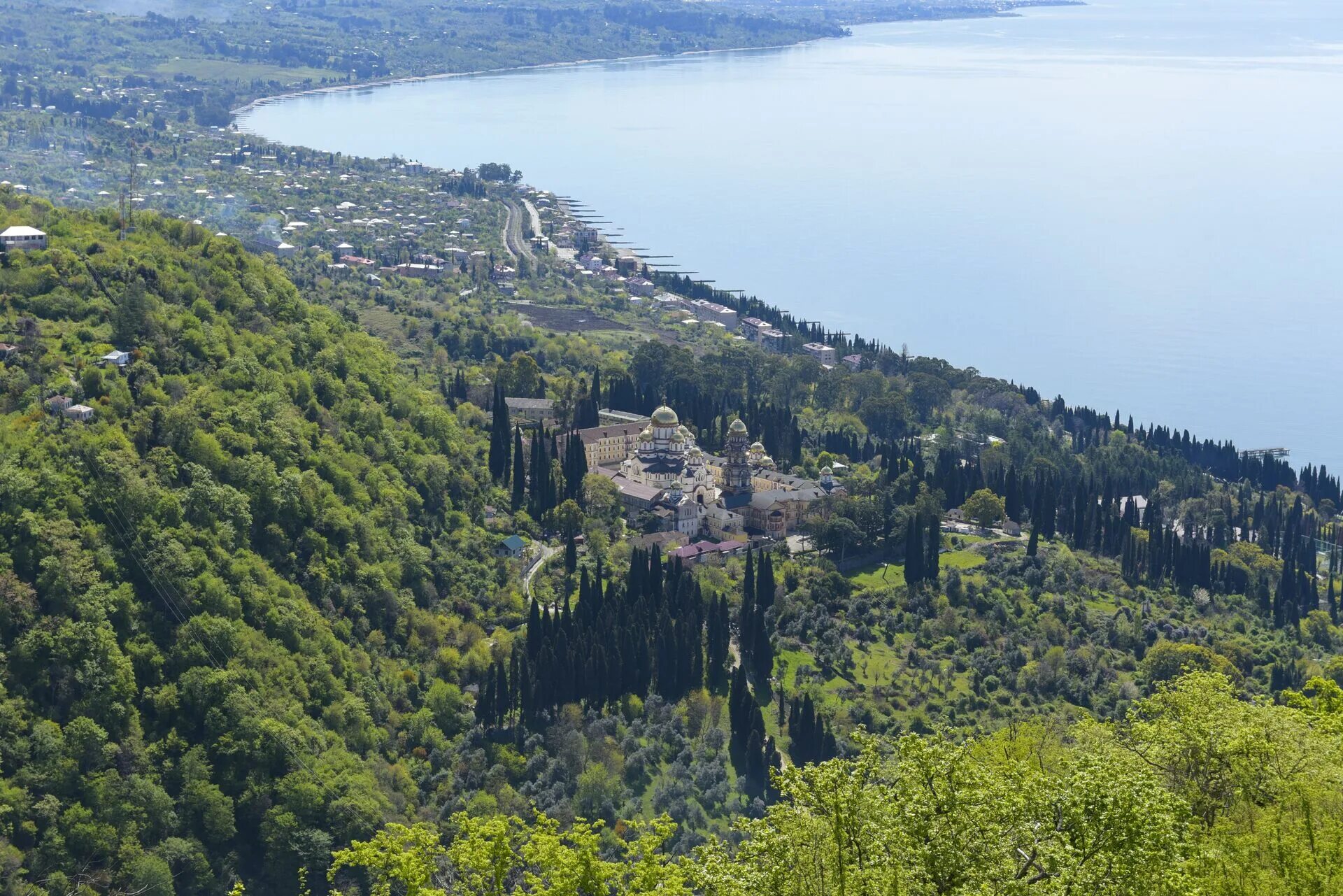 Заброшенная станция в абхазии псырцха. Дача лакоба в абхазии. Гагра новый афон. Серпантин в абхазии. Пансионат нарт абхазия.