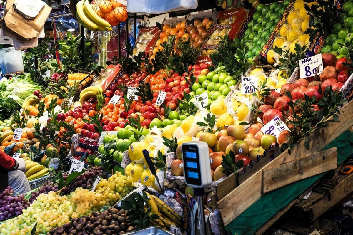 Рынок овощей и фруктов. Овощной рынок. Овощи на рынке. Овощи и фрукты на рынке.