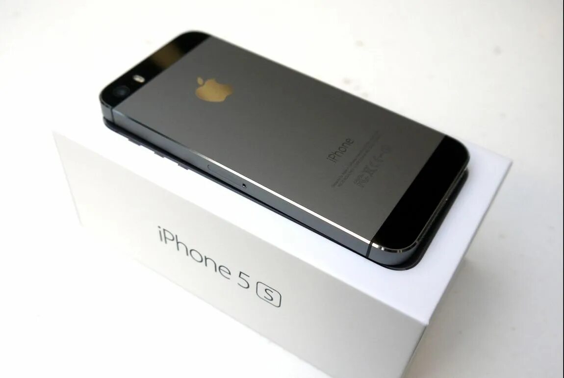 Титан купить айфон. Iphone 5s серый. Iphone 5s Space Gray. Айфон 5 серый. Iphone 5s Спейс грей.
