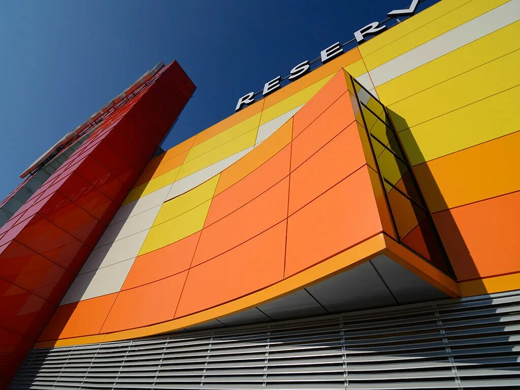 Фасады из сэндвич панелей. Фасад сэндвич. Сэндвич панели bvk фасад. Здание из сэндвич панелей. Промышленное здание сендвичные панели.