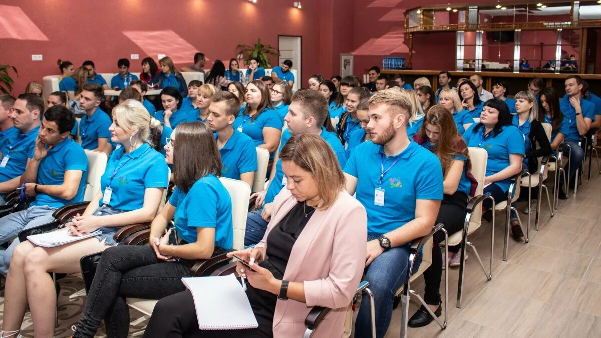 Работа с молодежью семинар. Работа с молодежью семинар. Саморазвитие питер фитнес. Работа с молодежью. Молодежь наше будущее.