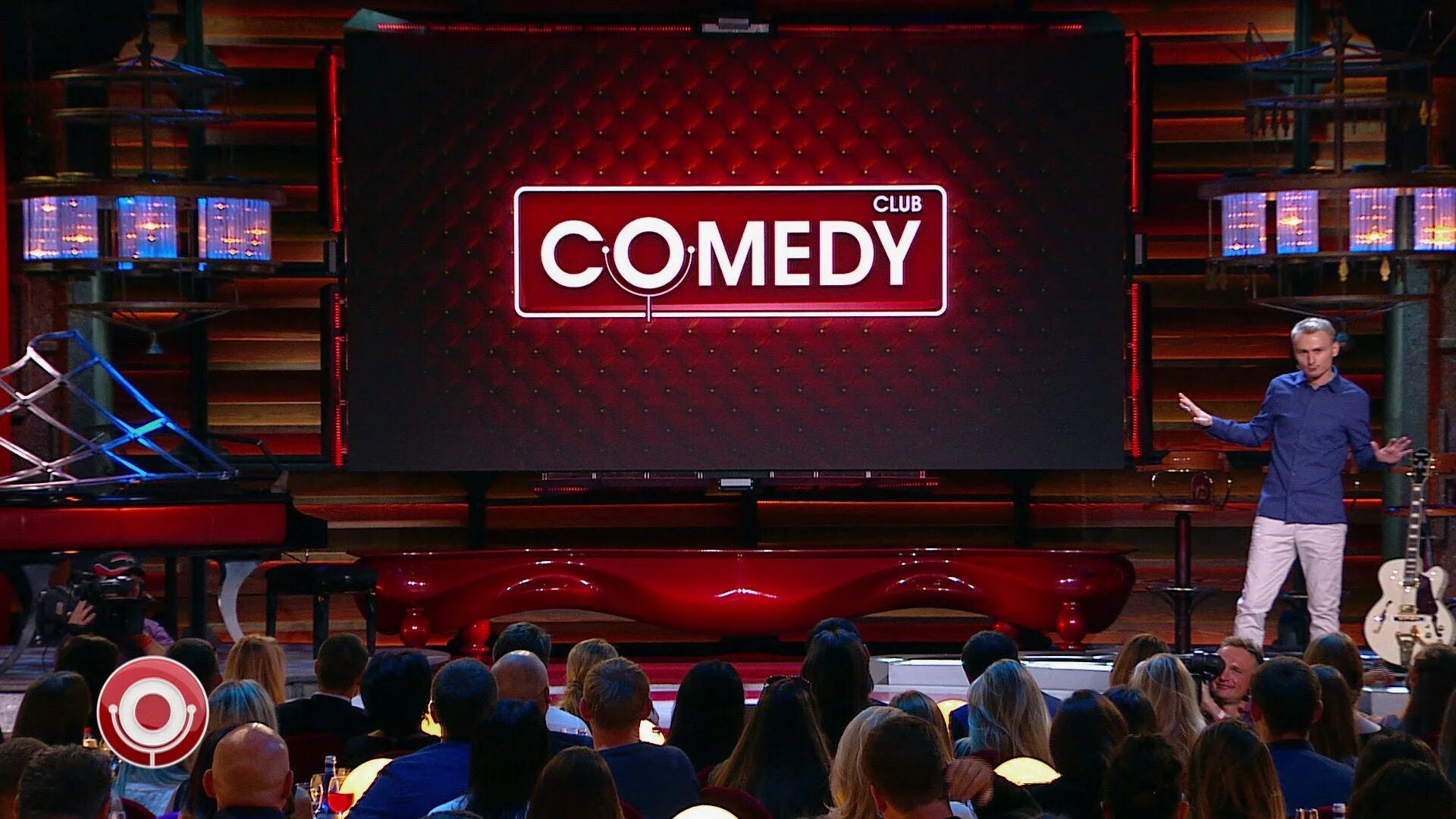 Тнт камеди клаб 2013. Камеди клаб 2018. Comedy club звезды. Демис карибидис камеди 2020. Случай в самолете камеди клаб карибидис.