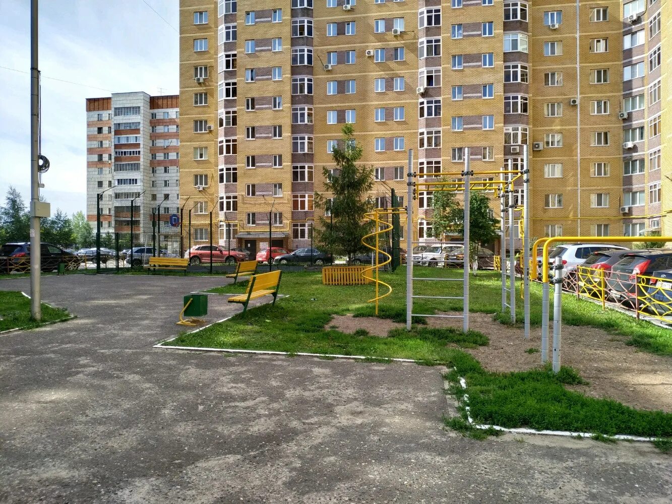 Rostov-on-Don, Kosmonavtov avenue house 42. Apartment house
