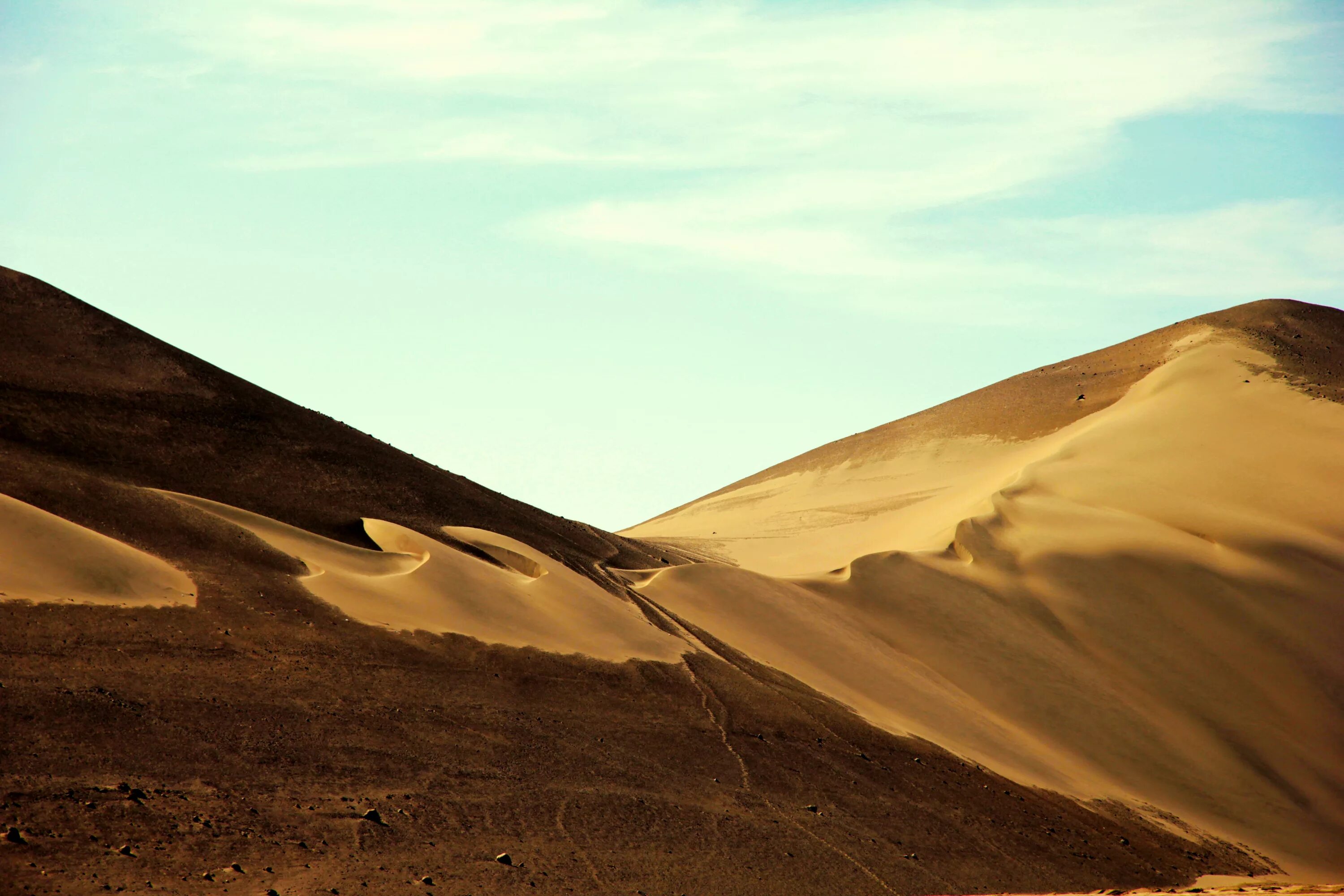 Натура 6 букв. Перу природа пустыня. Дюны Вьетнам. Узбекистан пустыня. Пейзажи Перу пустоши.