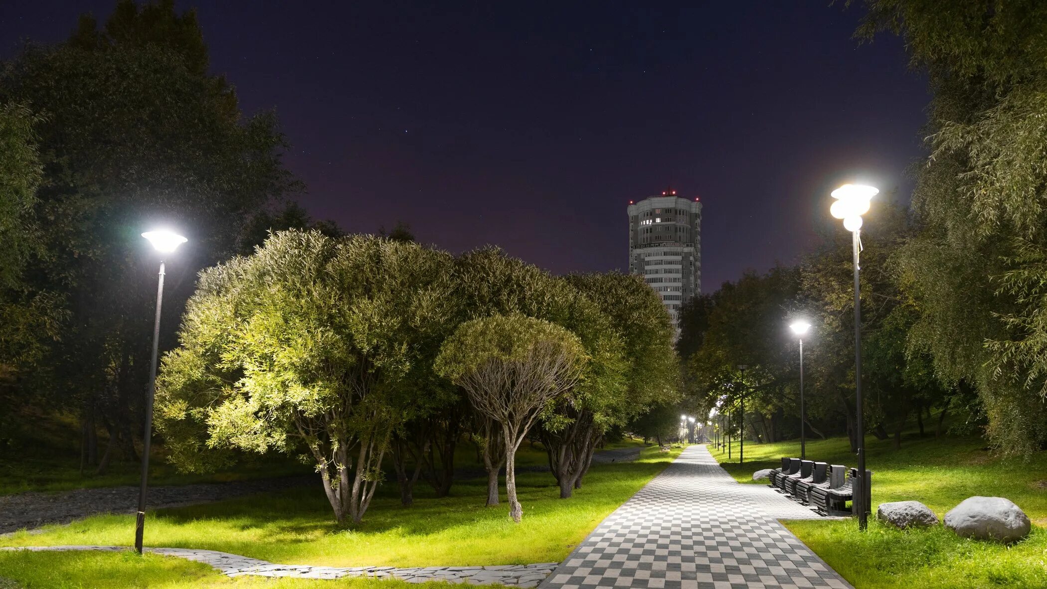 Московский парк ночью. Вечер в парке. Нескучный сад вечером. Ступино ночной парк. Сквер горького краснодар ночью.