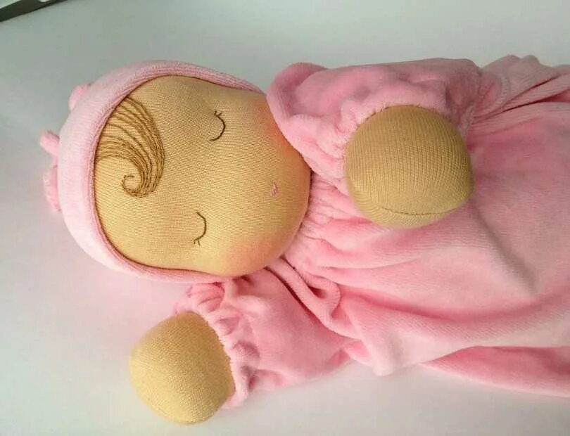 Колыбелька сплюшка. Вальдорфская кукла сплюшка. Кукла для сна. Вальдорфская кукла младенец. Кукла младенец из ткани.