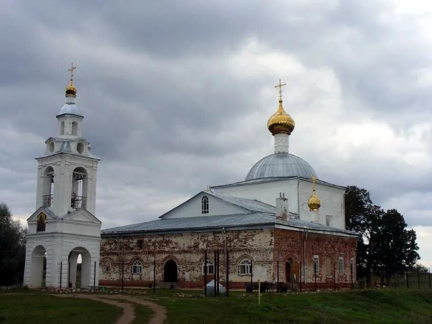 3 озера поселок. Три озера Спасский район Церковь. Три озера храм Рождества Богородицы. Три озера Спасский район Татарстан. Храм Пресвятой Богородицы село три озера.